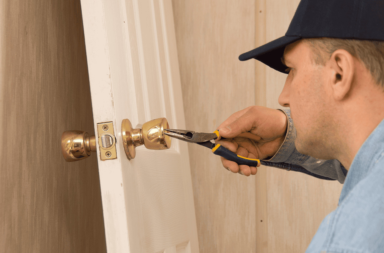 How to Replace a Deadbolt Lock on a Door: Easy Step-by-Step Guide